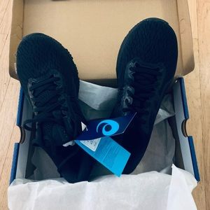 NEW IN BOX w/tags! ASICS GT-1000 9 MEN'S sz 7